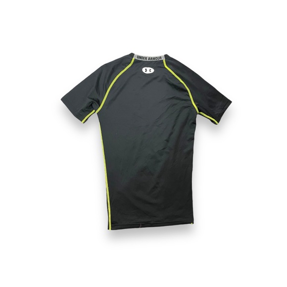 ✨BOYS UNDER ARMOUR SHIRT✨ - Picture 2 of 5